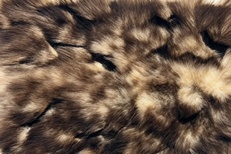 3-Tone Tip-Dyed Fox Faux Fur Fabric - pile surface