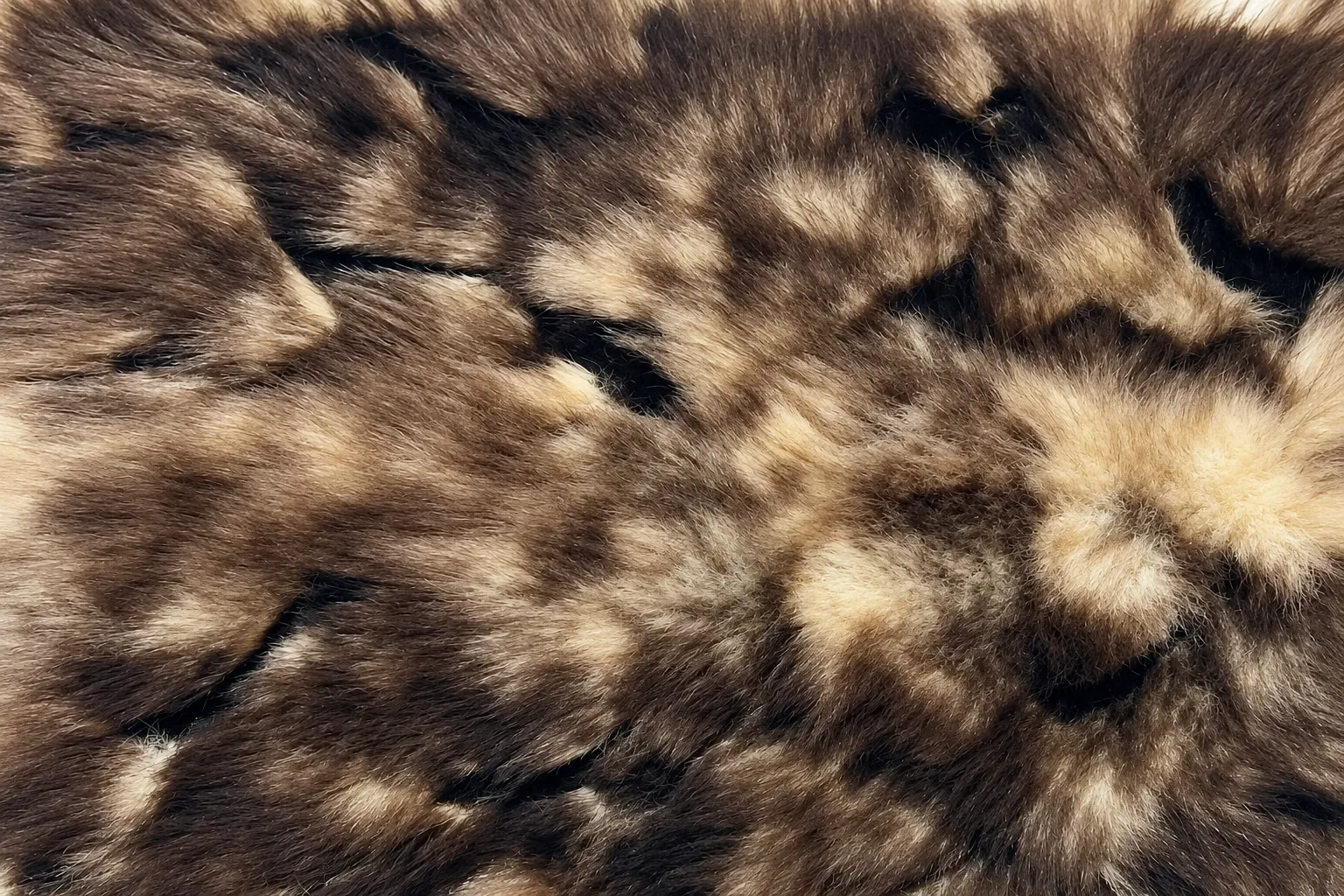 3-Tone Tip-Dyed Fox Faux Fur Fabric - pile surface