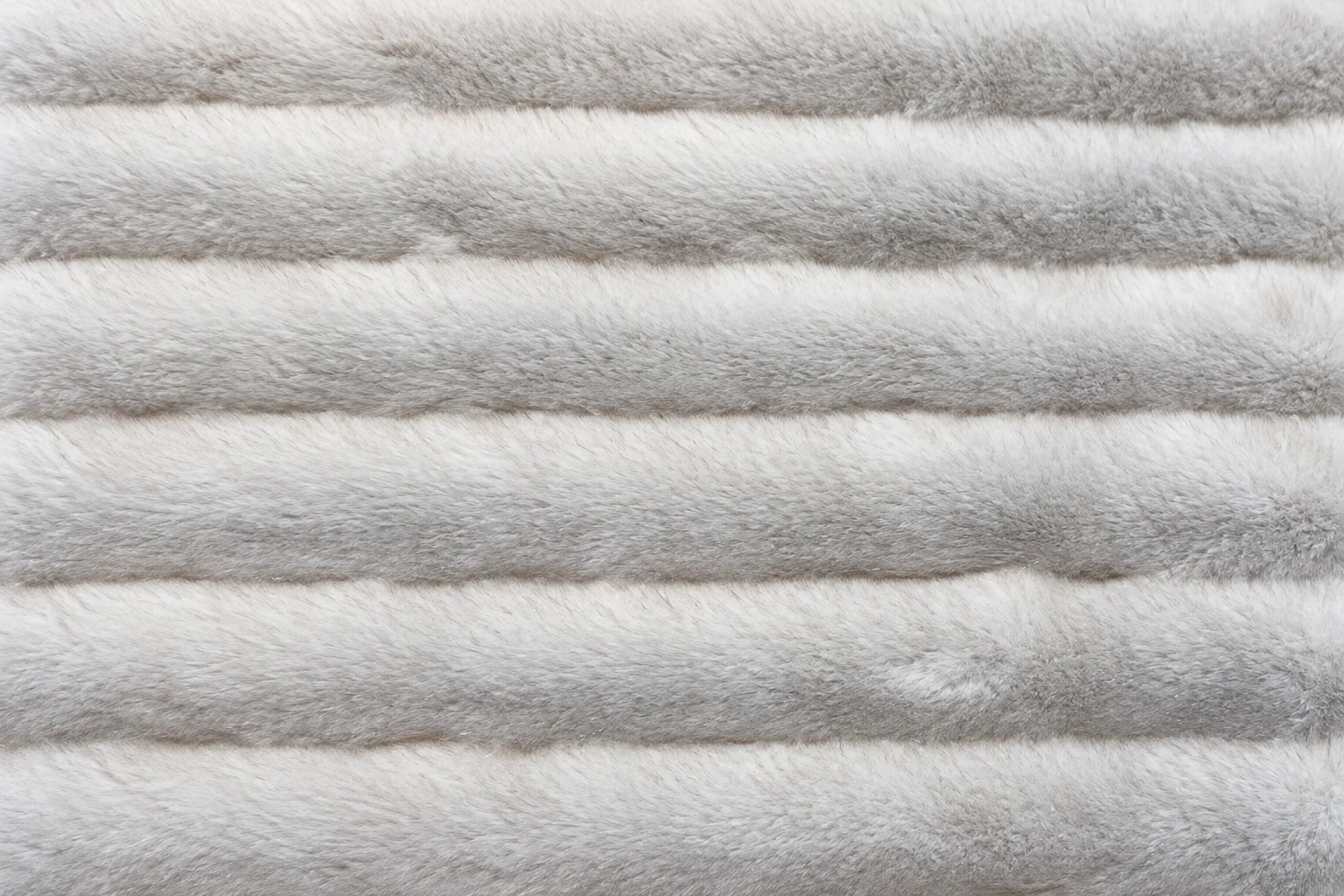 Pelted / Chinchilla Faux Fur Fabric - pile surface