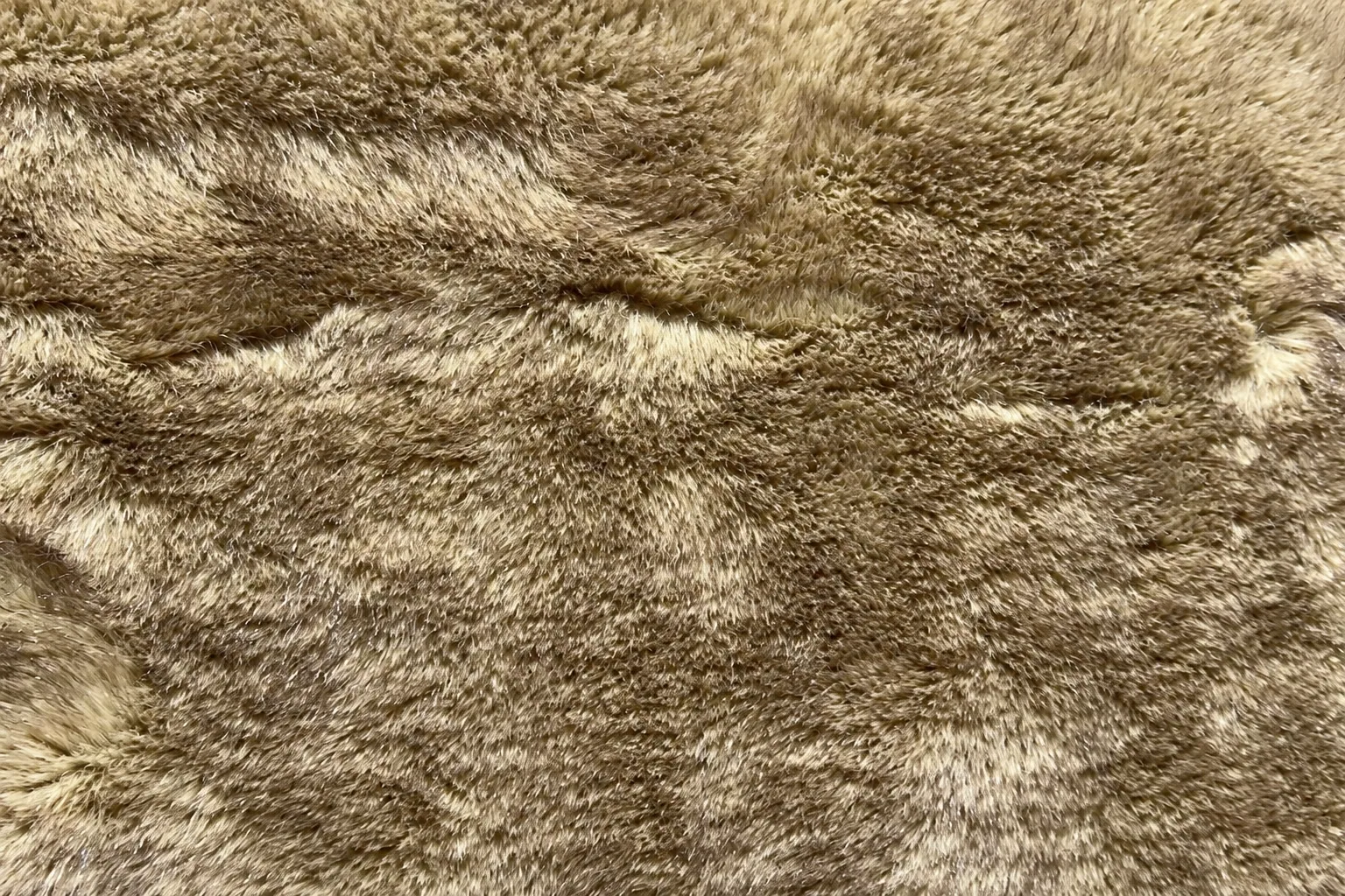 Metallic-Yarn Tipped 2-Tone Fox Faux Fur Fabric - pile surface